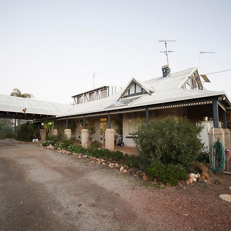 The Old Convent Dalwallinu Bed & Breakfast Exterior photo