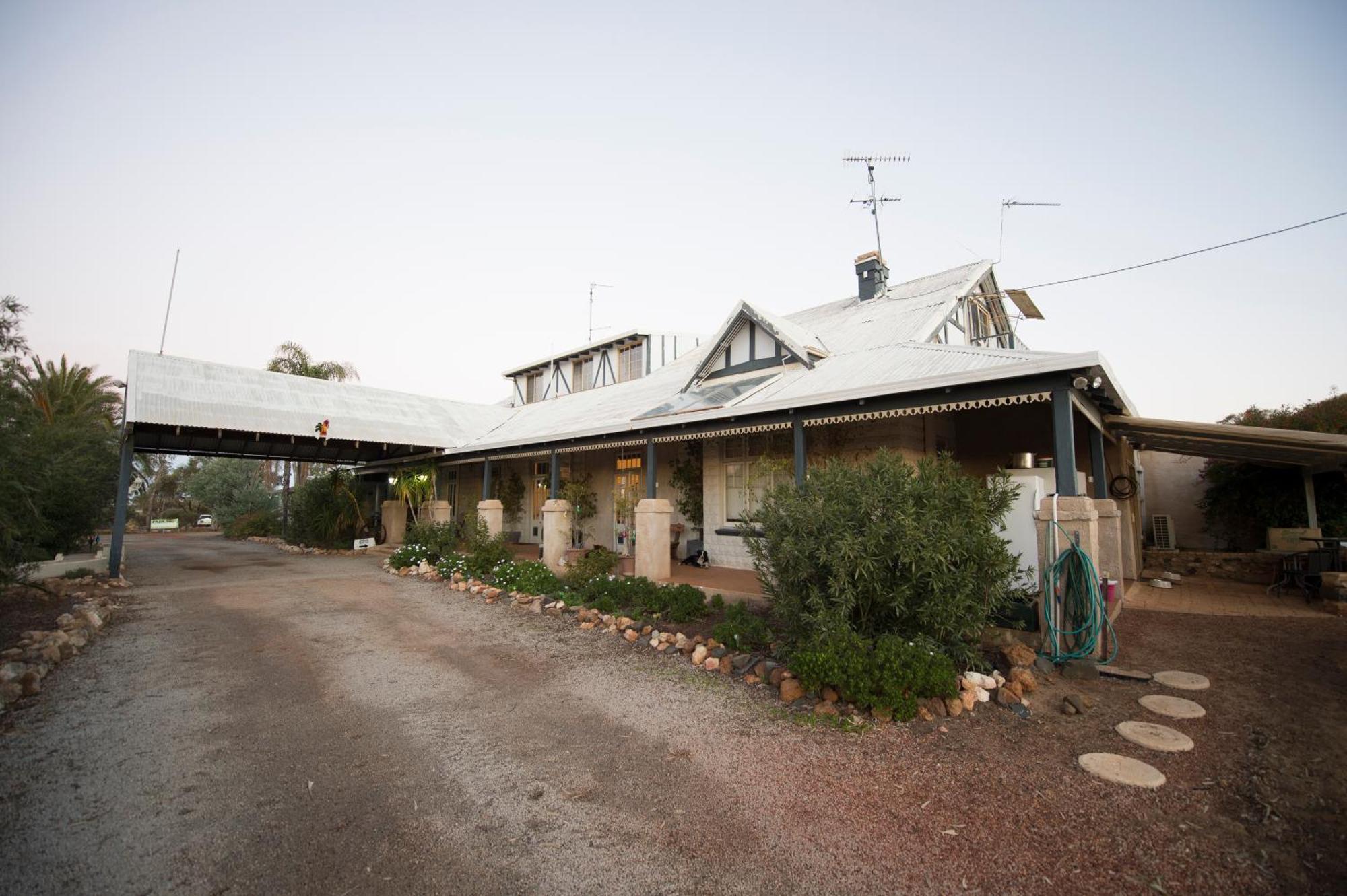 The Old Convent Dalwallinu Bed & Breakfast Exterior photo