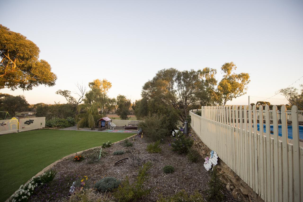 The Old Convent Dalwallinu Bed & Breakfast Exterior photo