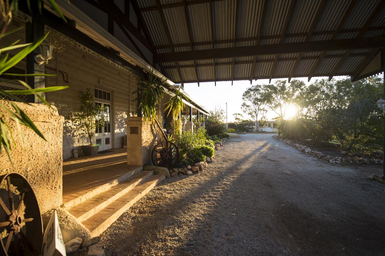 The Old Convent Dalwallinu Bed & Breakfast Exterior photo