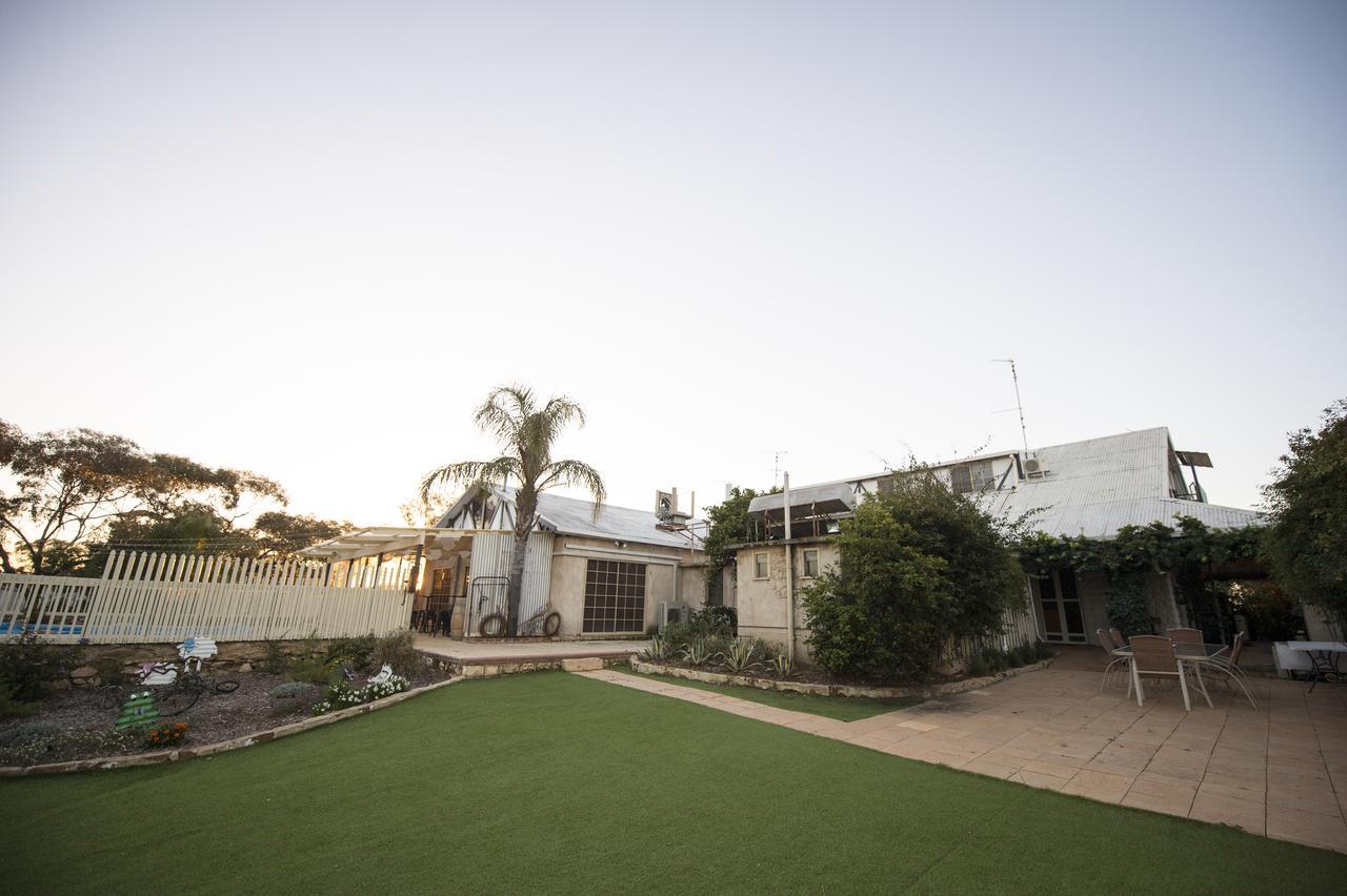 The Old Convent Dalwallinu Bed & Breakfast Exterior photo